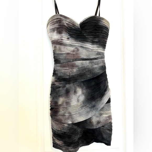 Sexy BCBG MAXAZRIA strapless dress - size 0 - Picture 1 of 3